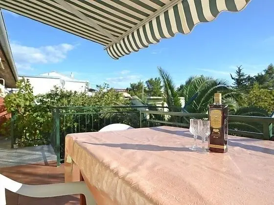 Apart Daire (Velebit - 130m to the beach - A1(5+1))