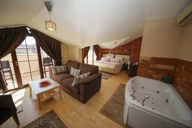 Sömineli Suite Oda