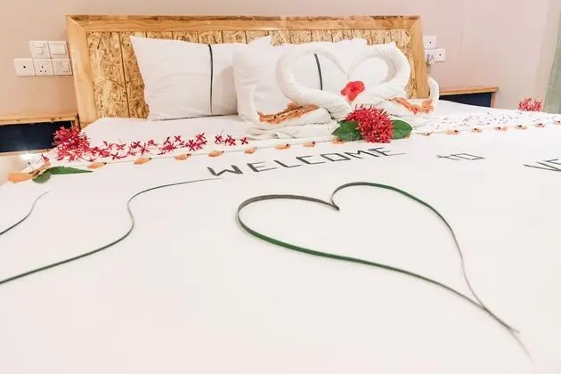 Deluxe Tek Büyük Yataklı Oda, 1 En Büyük (King) Boy Yatak, Bahçe Manzaralı, Denize Sıfır