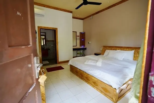 Deluxe Tek Büyük Yataklı Oda, 1 En Büyük (King) Boy Yatak, Bahçe Manzaralı, Denize Sıfır