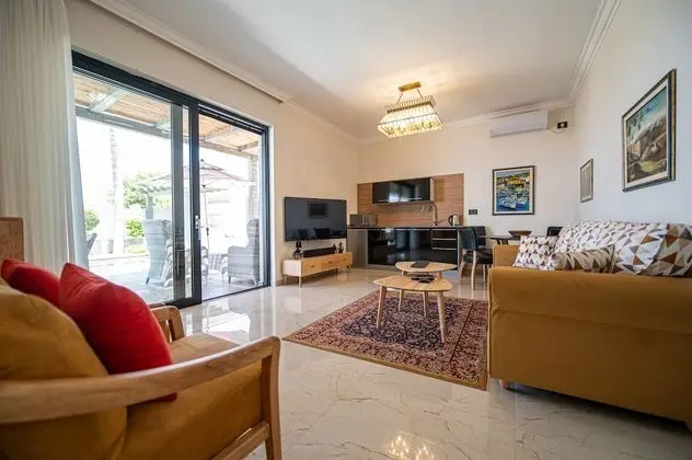 Honeymoon Süit, 1 Yatak Odası, Teras, Havuz Manzaralı