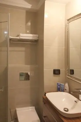 Romantic Tek Büyük Yataklı Oda, 1 Yatak Odası, Sigara İçilmez, Avlu Manzaralı