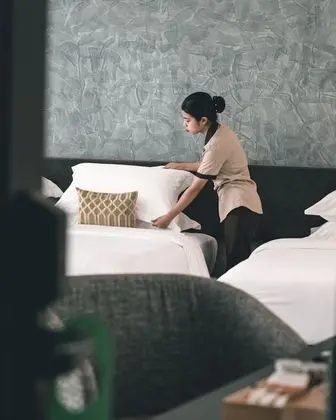 Deluxe Tek Büyük Yataklı Oda, Havuz Manzaralı