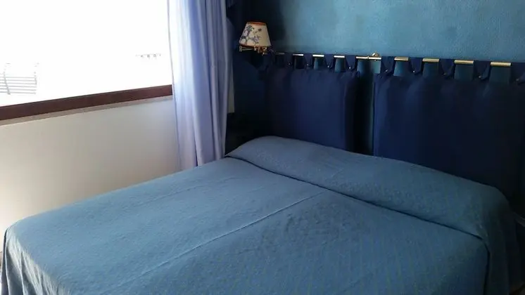 Tek Büyük veya İki Ayrı Yataklı Oda, Balkon, Deniz Manzaralı