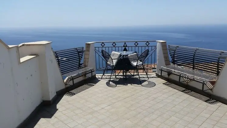 Tek Büyük veya İki Ayrı Yataklı Oda, Balkon, Deniz Manzaralı