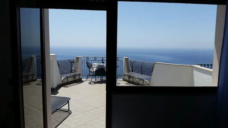 Tek Büyük veya İki Ayrı Yataklı Oda, Balkon, Deniz Manzaralı