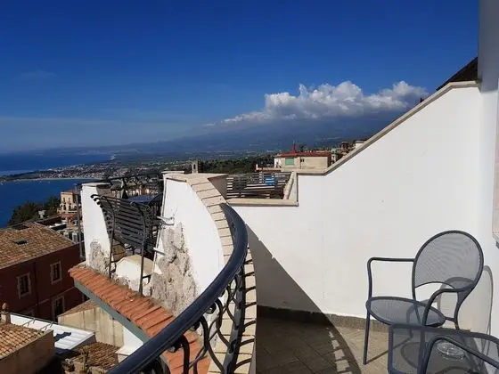 Tek Büyük veya İki Ayrı Yataklı Oda, Balkon, Deniz Manzaralı