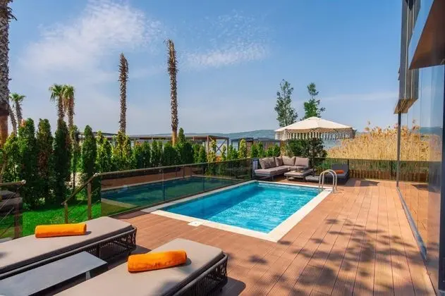 Luxury Suite, Göl Manzaralı, Isıtmalı Özel Havuzlu