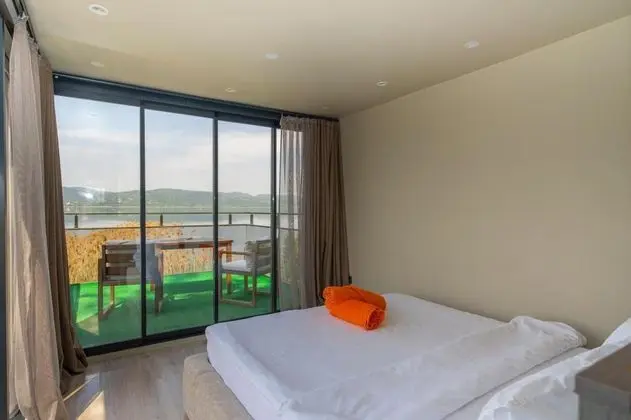 Luxury Suite, Göl Manzaralı, Isıtmalı Özel Havuzlu