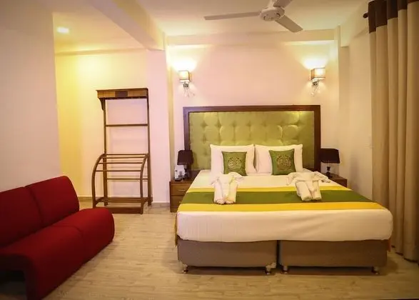 Deluxe Tek Büyük veya İki Ayrı Yataklı Oda, Banyolu/Duşlu, Şehir Manzaralı
