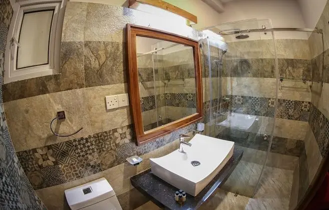 Deluxe Tek Büyük veya İki Ayrı Yataklı Oda, Banyolu/Duşlu, Şehir Manzaralı