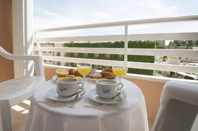 Tek Büyük Yataklı Oda, Balkon