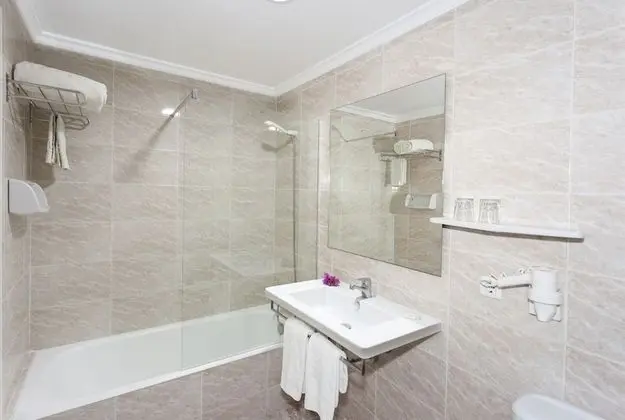 Tek Büyük Yataklı Oda, Balkon