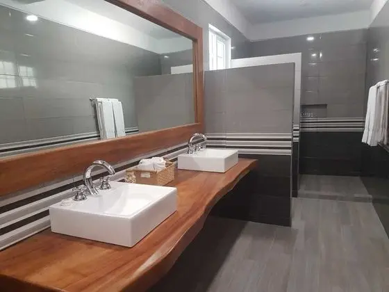 Luxury Ev, 5 Yatak Odası, Kanal Manzaralı, Okyanusa Sıfır