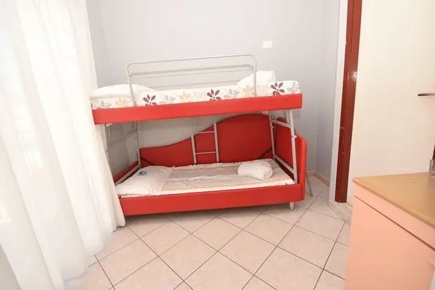 Üç Kişilik Oda