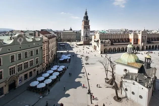 Superior Stüdyo, Manzaralı (Main Square)
