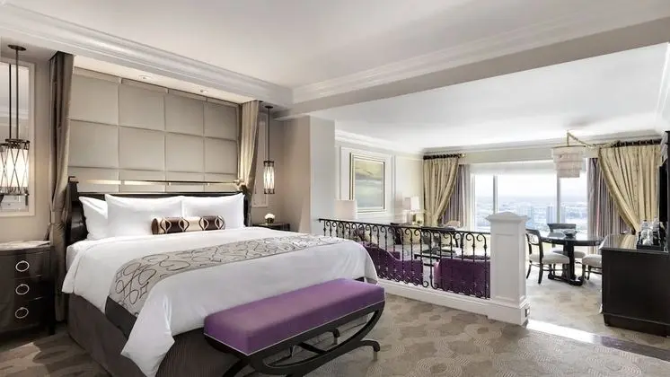 Prestige Club Lounge Luxury King Suite