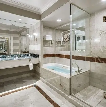 Prestige Club Lounge Luxury King Suite