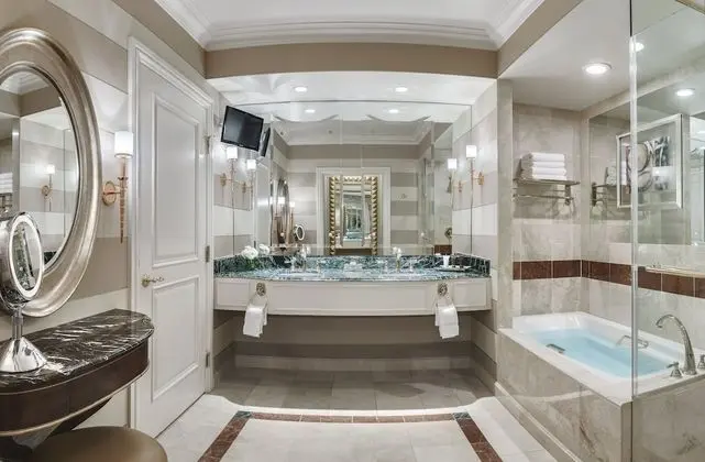 Prestige Club Lounge Luxury Two Queen Suite