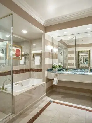 Prestige Club Lounge Luxury Two Queen Suite