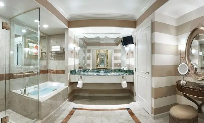 Prestige Club Lounge Premium Two Queen Suite