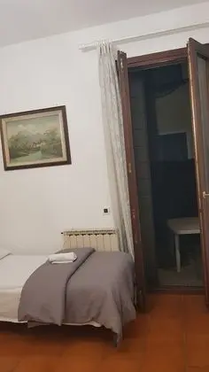 Dört Kişilik Oda, Veranda