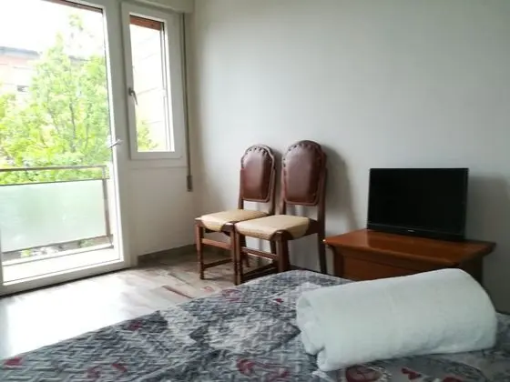 Tek Büyük veya İki Ayrı Yataklı Oda, Ortak Banyo