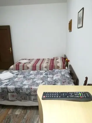 Tek Büyük veya İki Ayrı Yataklı Oda, Ortak Banyo