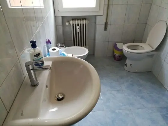 Tek Büyük veya İki Ayrı Yataklı Oda, Ortak Banyo