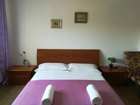 Tek Büyük Yataklı Oda, Ortak Banyo