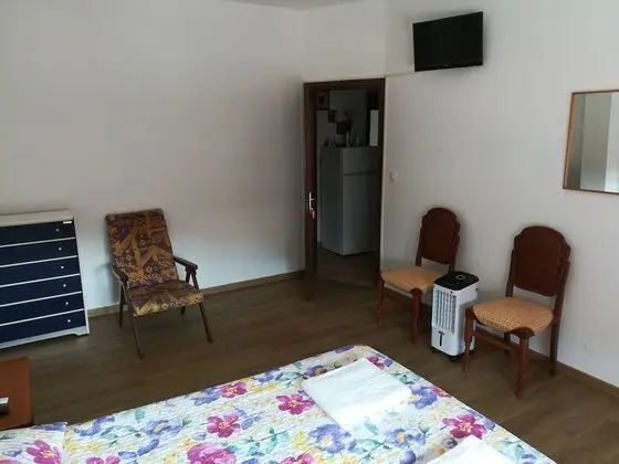 Tek Büyük Yataklı Oda, Ortak Banyo