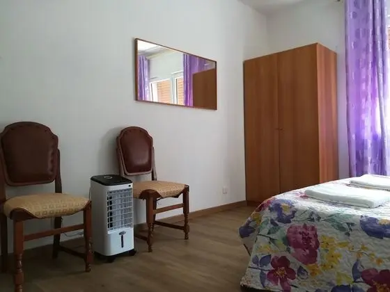 Tek Büyük Yataklı Oda, Ortak Banyo