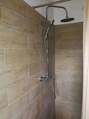 Tek Büyük Yataklı Oda, Ortak Banyo