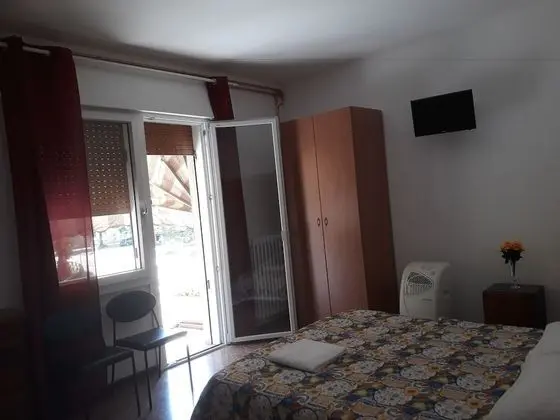 Classic Üç Kişilik Oda, Birden Çok Yatak, Ortak Banyo, Park Manzaralı