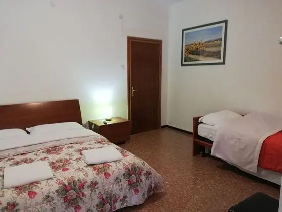 Classic Üç Kişilik Oda, Birden Çok Yatak, Ortak Banyo, Park Manzaralı