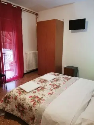 Classic Üç Kişilik Oda, Birden Çok Yatak, Ortak Banyo, Park Manzaralı