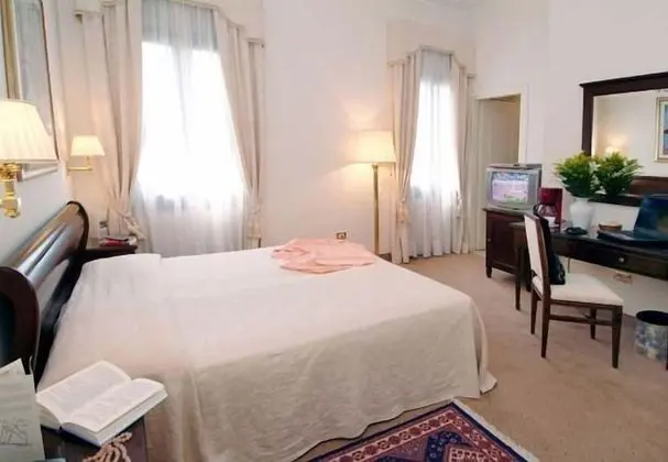 Tek Büyük Yataklı Oda