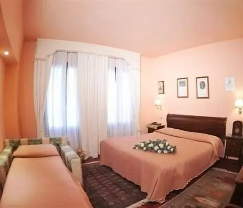 Üç Kişilik Oda