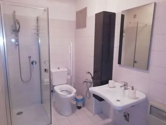 City Üç Kişilik Oda, Engellilere Uygun, Ortak Banyo
