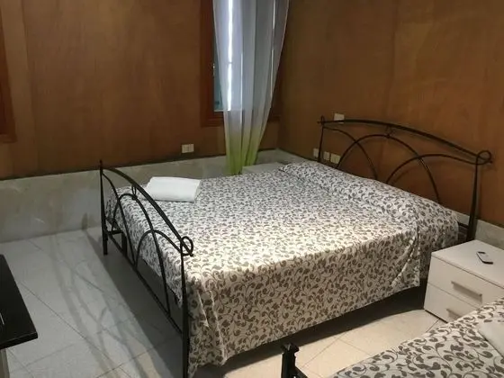 Tek Büyük Yataklı Oda, Ortak Banyo