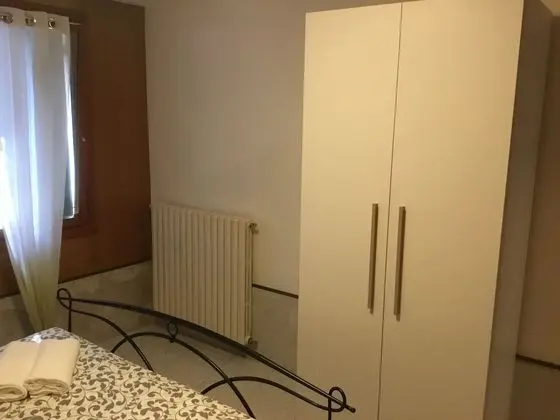 Tek Büyük Yataklı Oda, Ortak Banyo