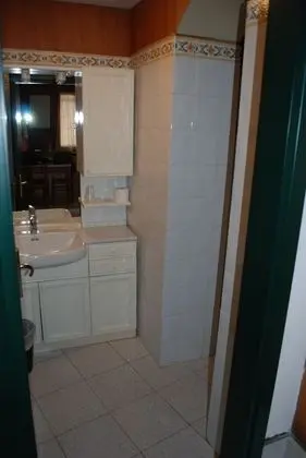 Tek Büyük Yataklı Oda, Ortak Banyo