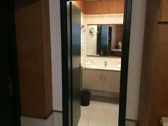 Tek Büyük Yataklı Oda, Ortak Banyo