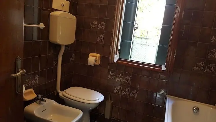 Üç Kişilik Oda, Ortak Banyo