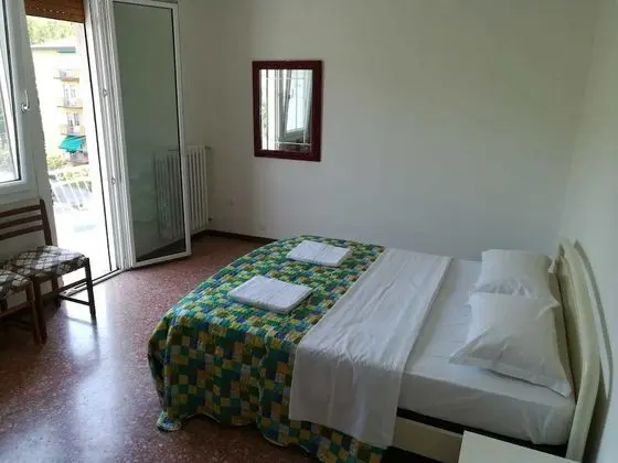 Basic Tek Büyük veya İki Ayrı Yataklı Oda, Ortak Banyo