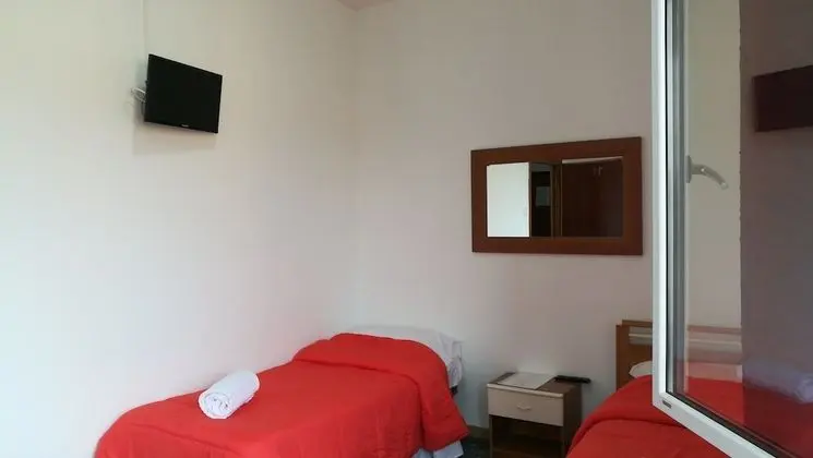 Basic Tek Büyük veya İki Ayrı Yataklı Oda, Ortak Banyo