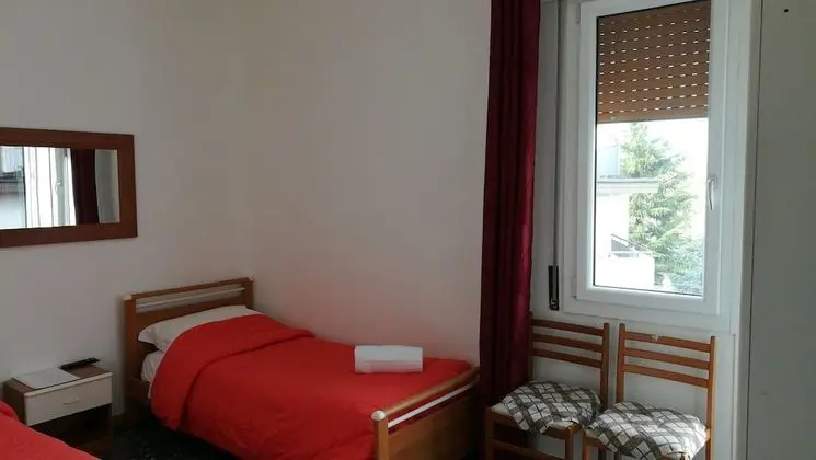 Basic Tek Büyük veya İki Ayrı Yataklı Oda, Ortak Banyo