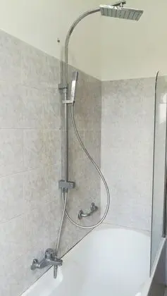 Basic Tek Büyük veya İki Ayrı Yataklı Oda, Ortak Banyo