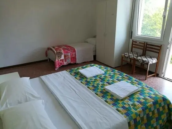Basic Üç Kişilik Oda, Ortak Banyo