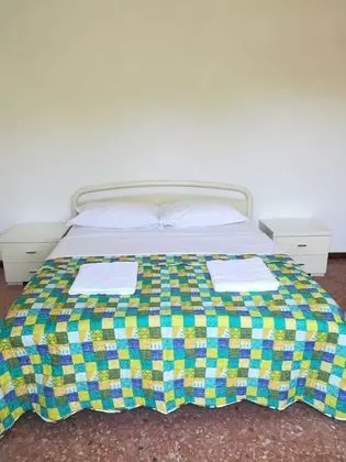 Basic Üç Kişilik Oda, Ortak Banyo